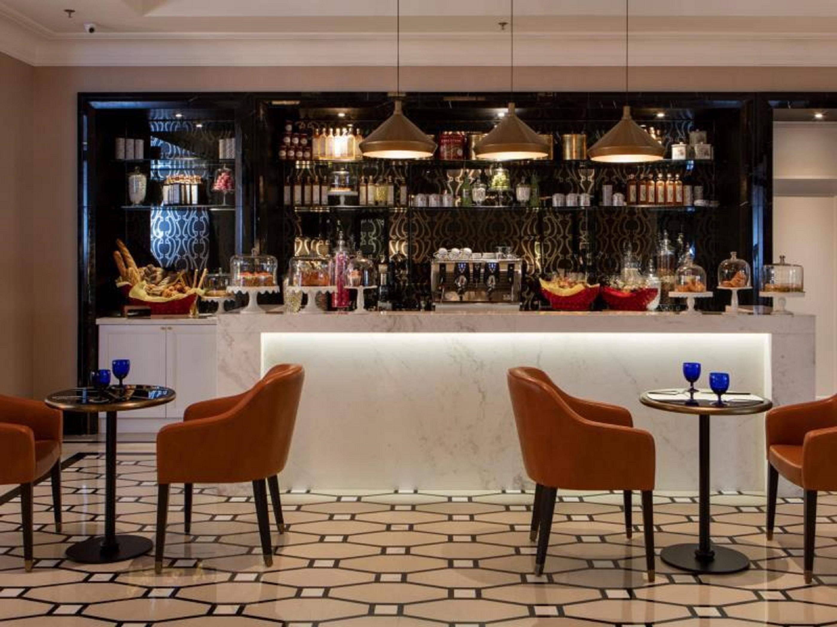 The Ritz-carlton,