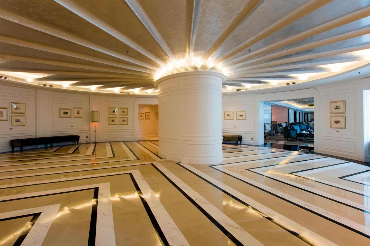 The Ritz-carlton,